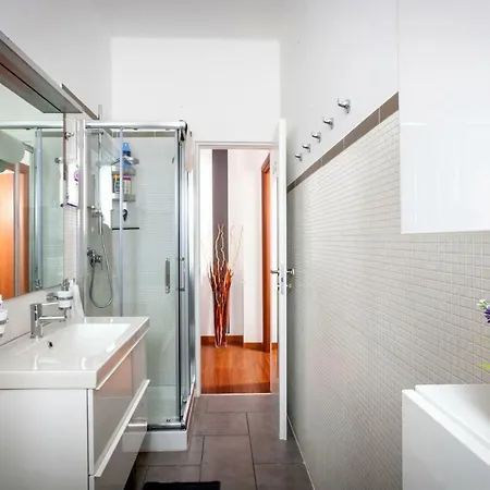 Apartment Bright House In