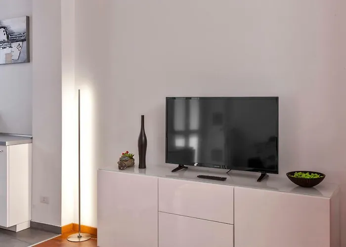 Bright House In * Milán